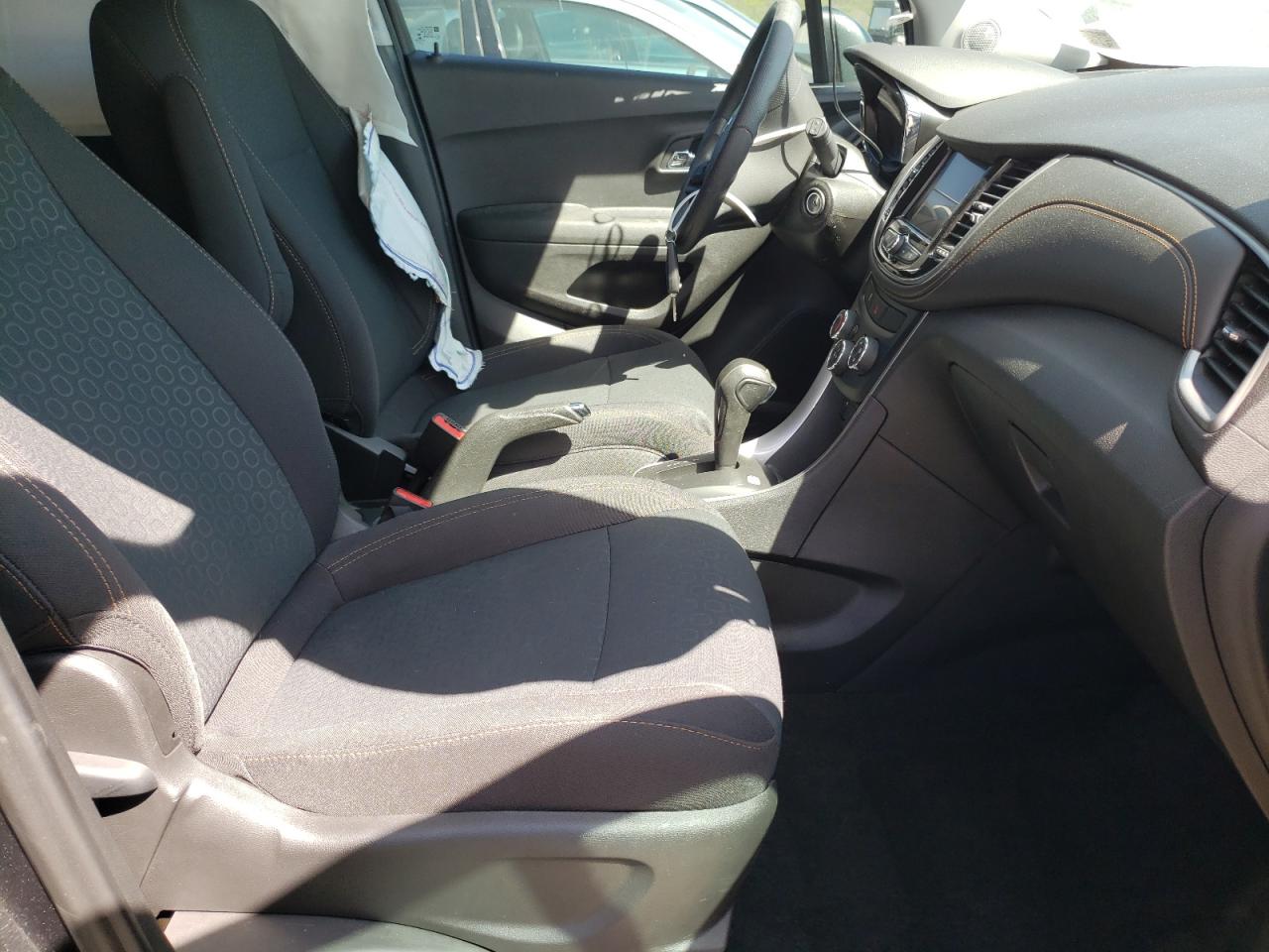 Photo 5 from auction – 2020 CHEVROLET TRAX LS with VIN 3GNCJNSB6LL227942