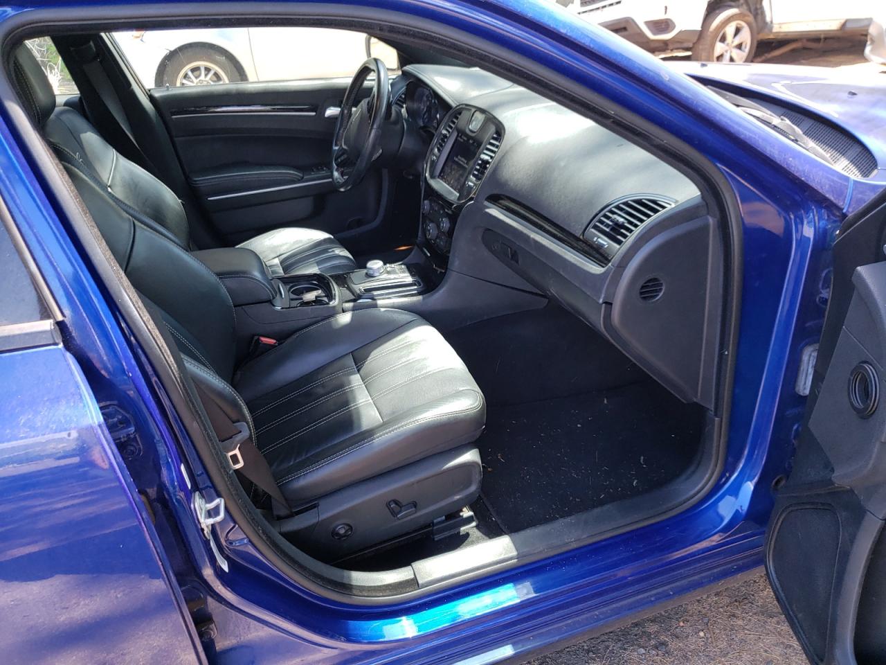 Photo 5 from auction – 2019 CHRYSLER 300 S with VIN 2C3CCABG5KH559809