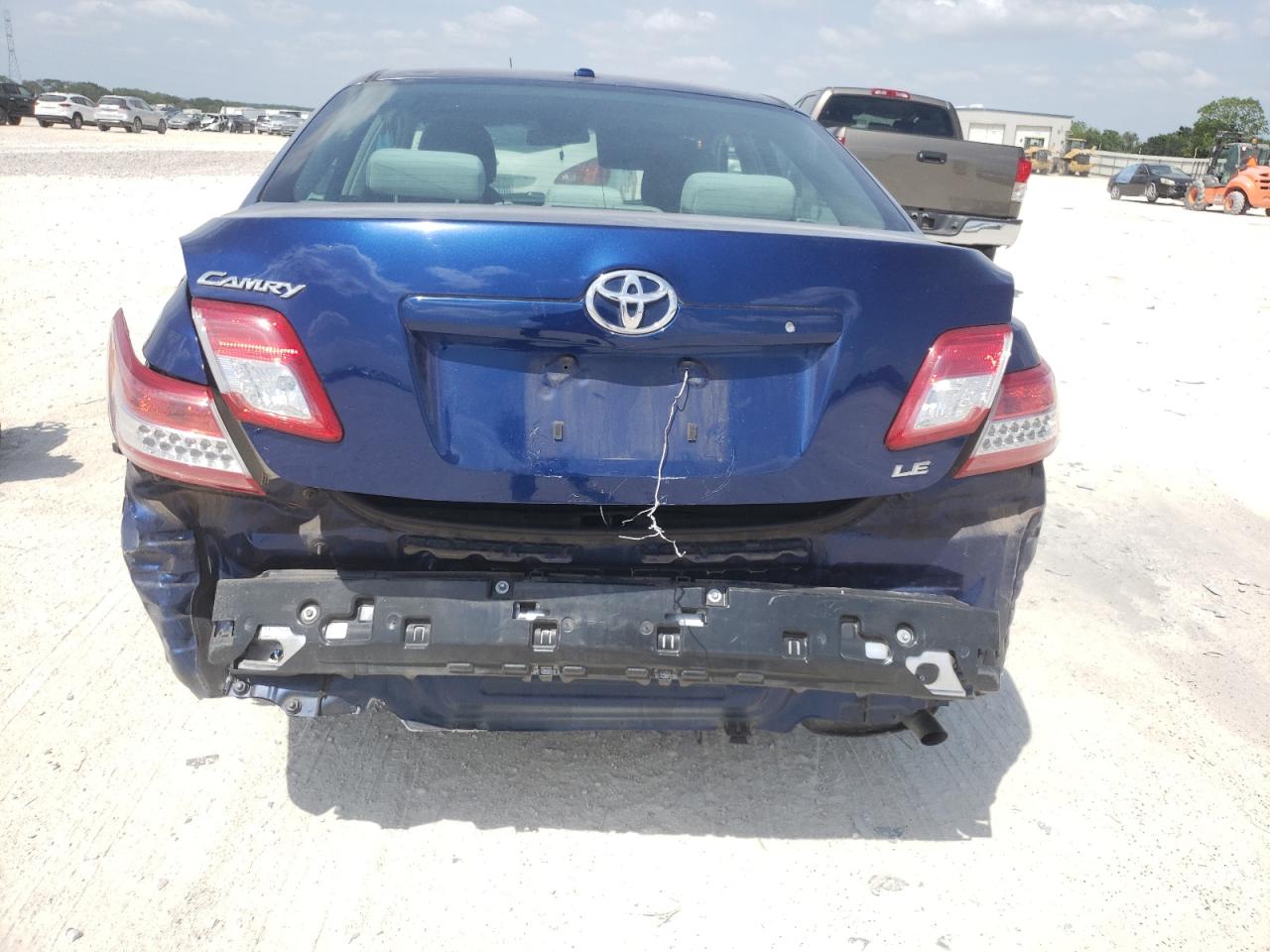 Foto 9 de la subasta – 2011 TOYOTA CAMRY BASE con VIN 4T1BF3EK4BU684660