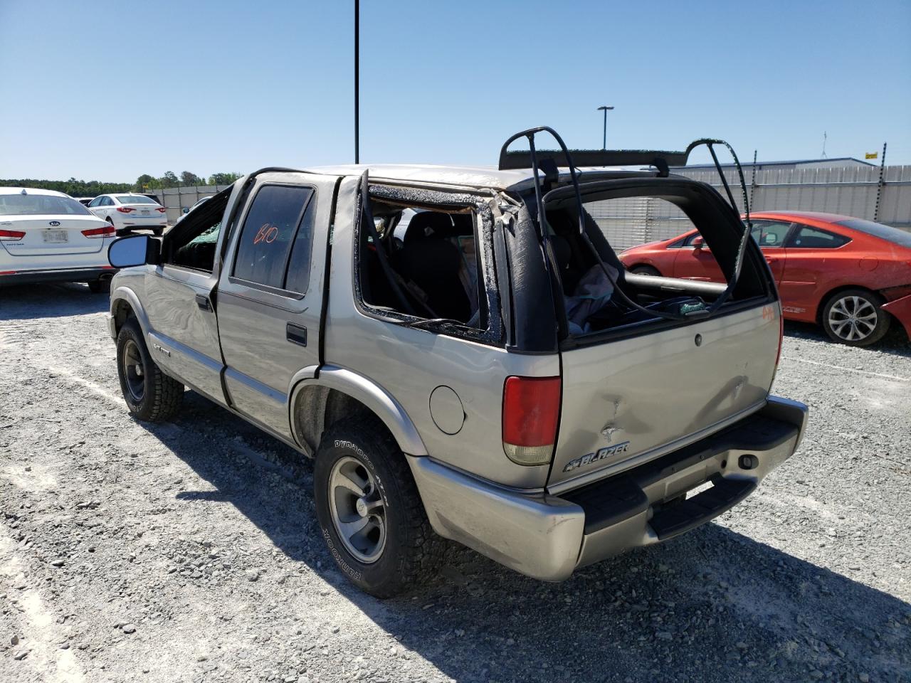 Photo 3 from auction – 2004 CHEVROLET BLAZER with VIN 1GNCS13X54K114938
