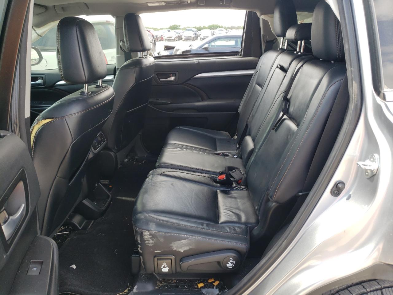 Photo 6 from auction – 2016 TOYOTA HIGHLANDER with VIN 5TDKKRFH5GS178028