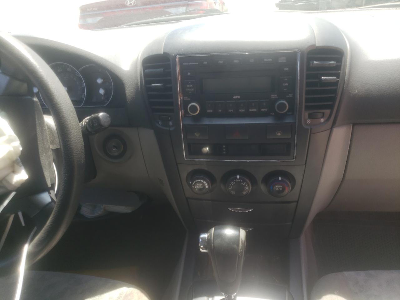 Photo 9 from auction – 2008 KIA SORENTO EX with VIN KNDJD735785855401