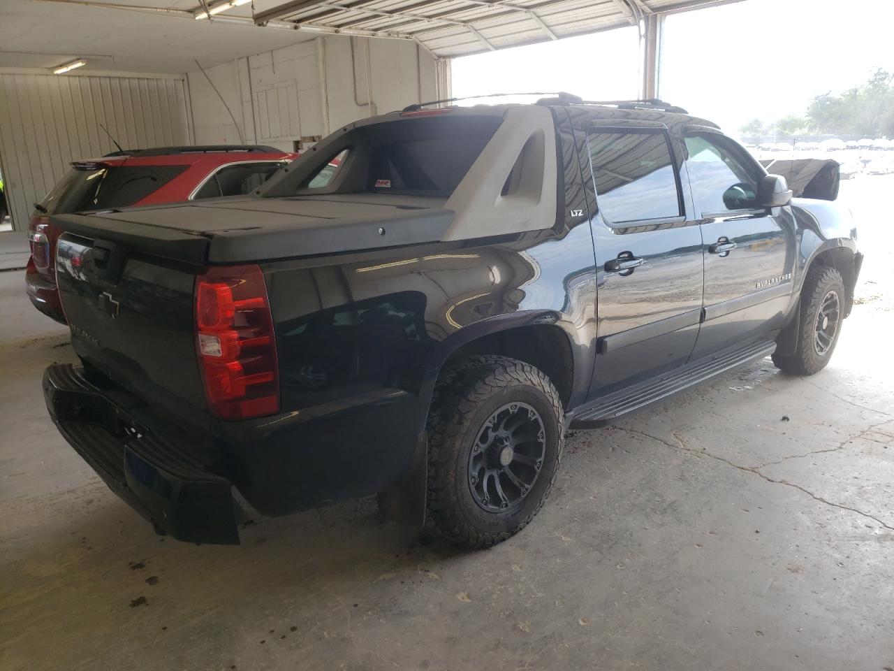 Photo 4 from auction – 2007 CHEVROLET AVALANCHE with VIN 3GNFK12387G136116