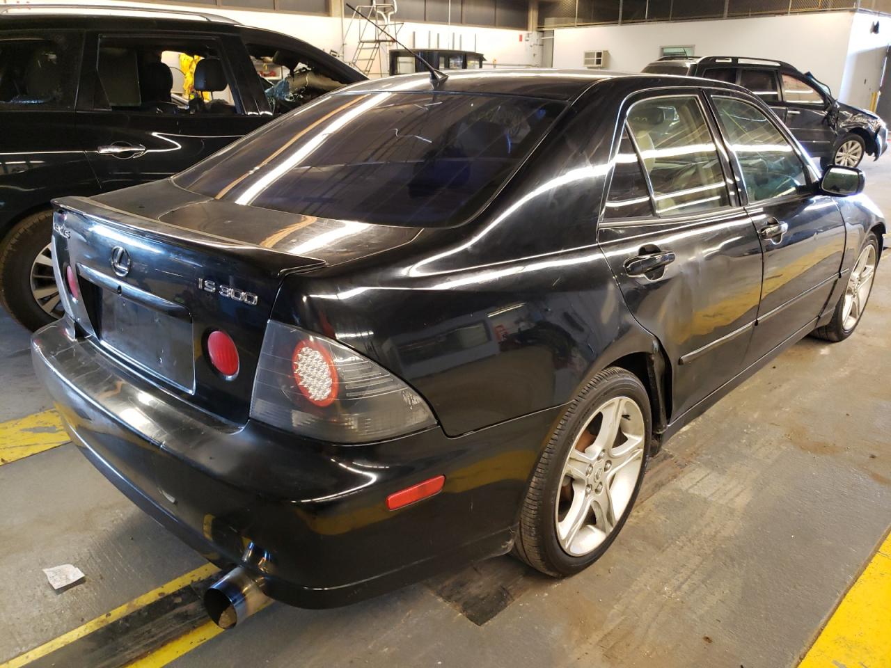 Photo 4 from auction – 2004 LEXUS IS 300 with VIN JTHBD192240091669