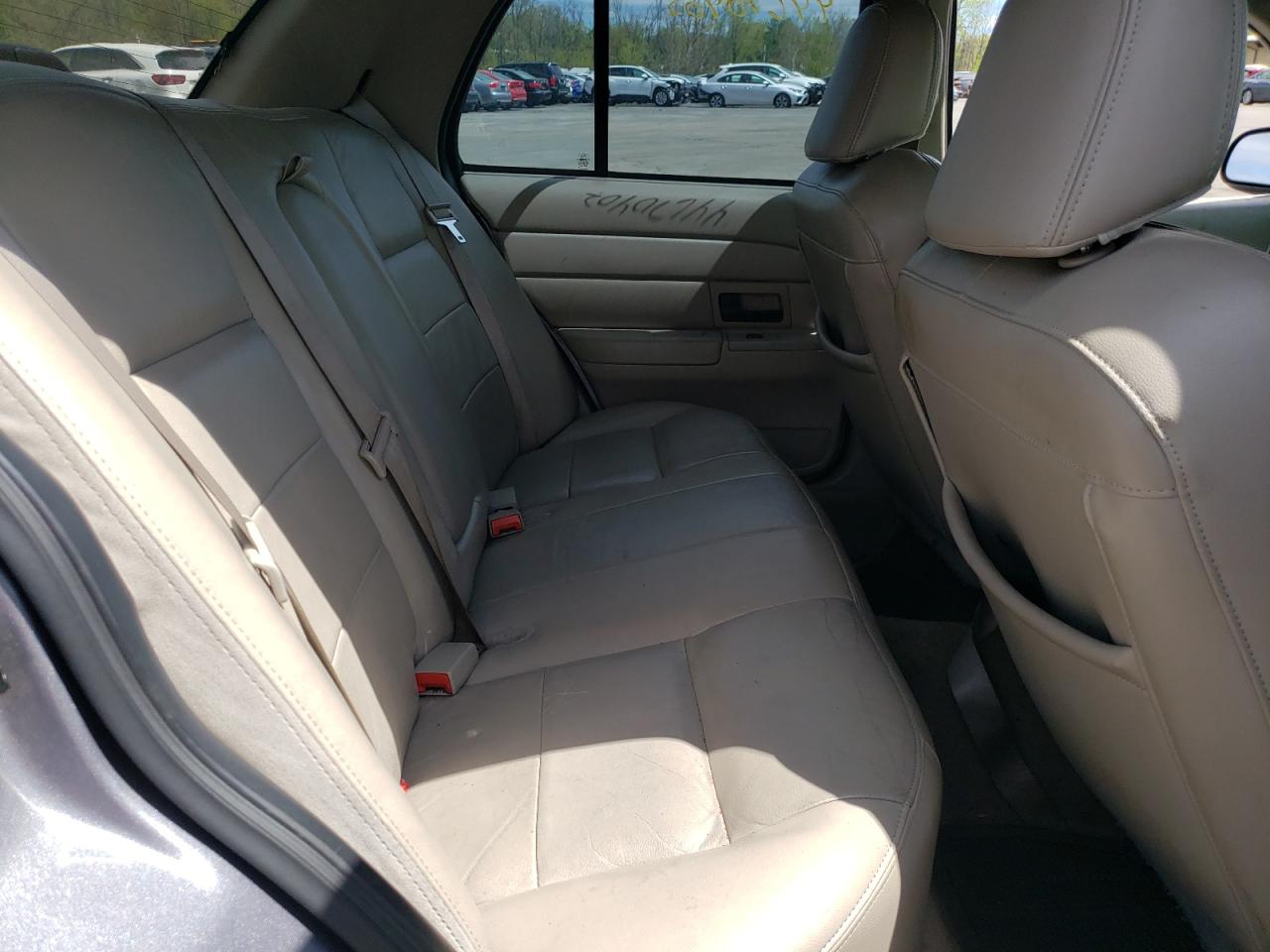 Photo 6 from auction – 2006 FORD CROWN VICT with VIN 2FAFP74W96X124555