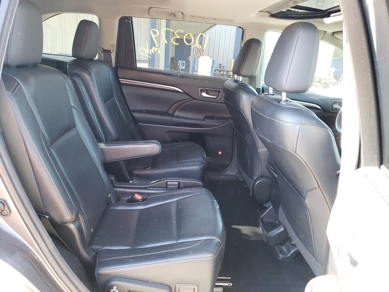 Photo 6 from auction – 2014 TOYOTA HIGHLANDER with VIN 5TDDKRFH0ES010898