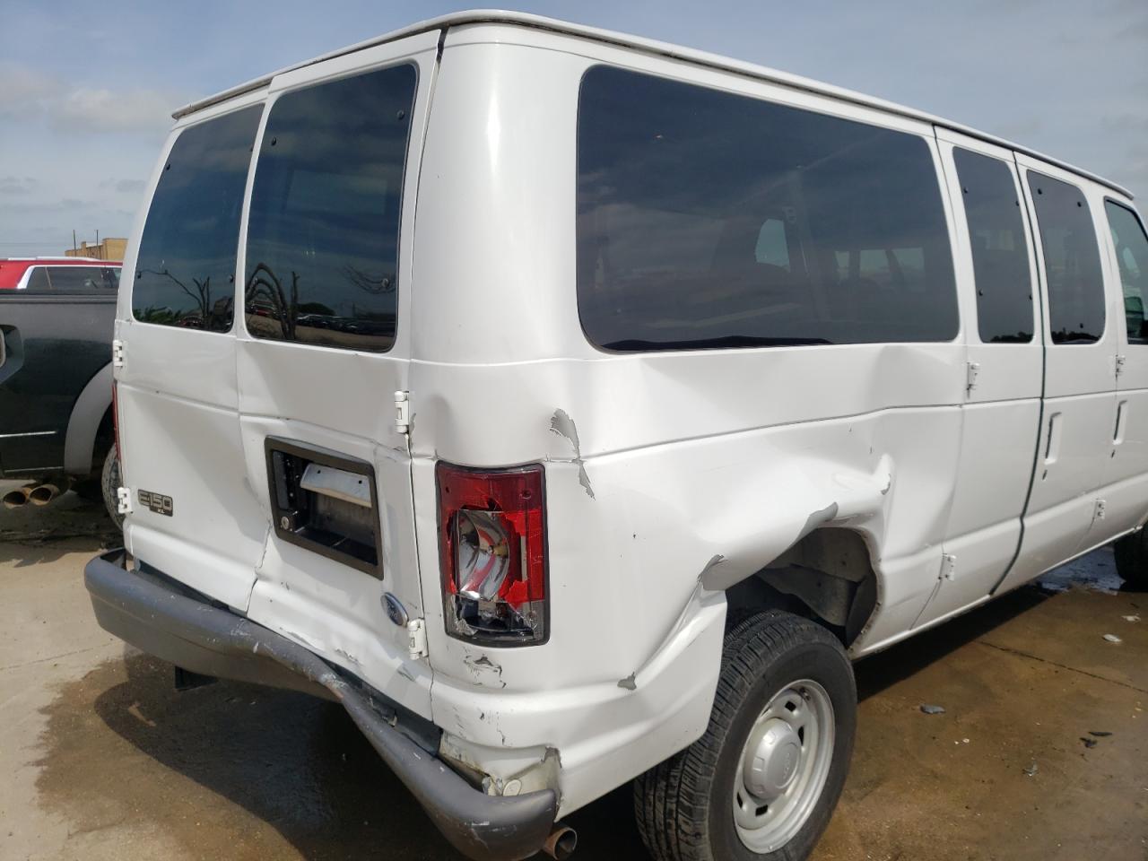 Photo 9 from auction – 2005 FORD ECONOLINE with VIN 1FMRE11WX5HA58901