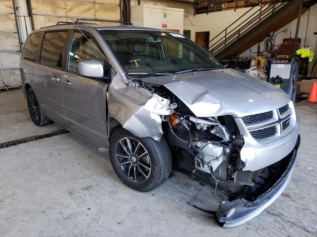 DODGE GRAND CARA 2017 with VIN 2C4RDGEG5HR561760 - Photo from auction