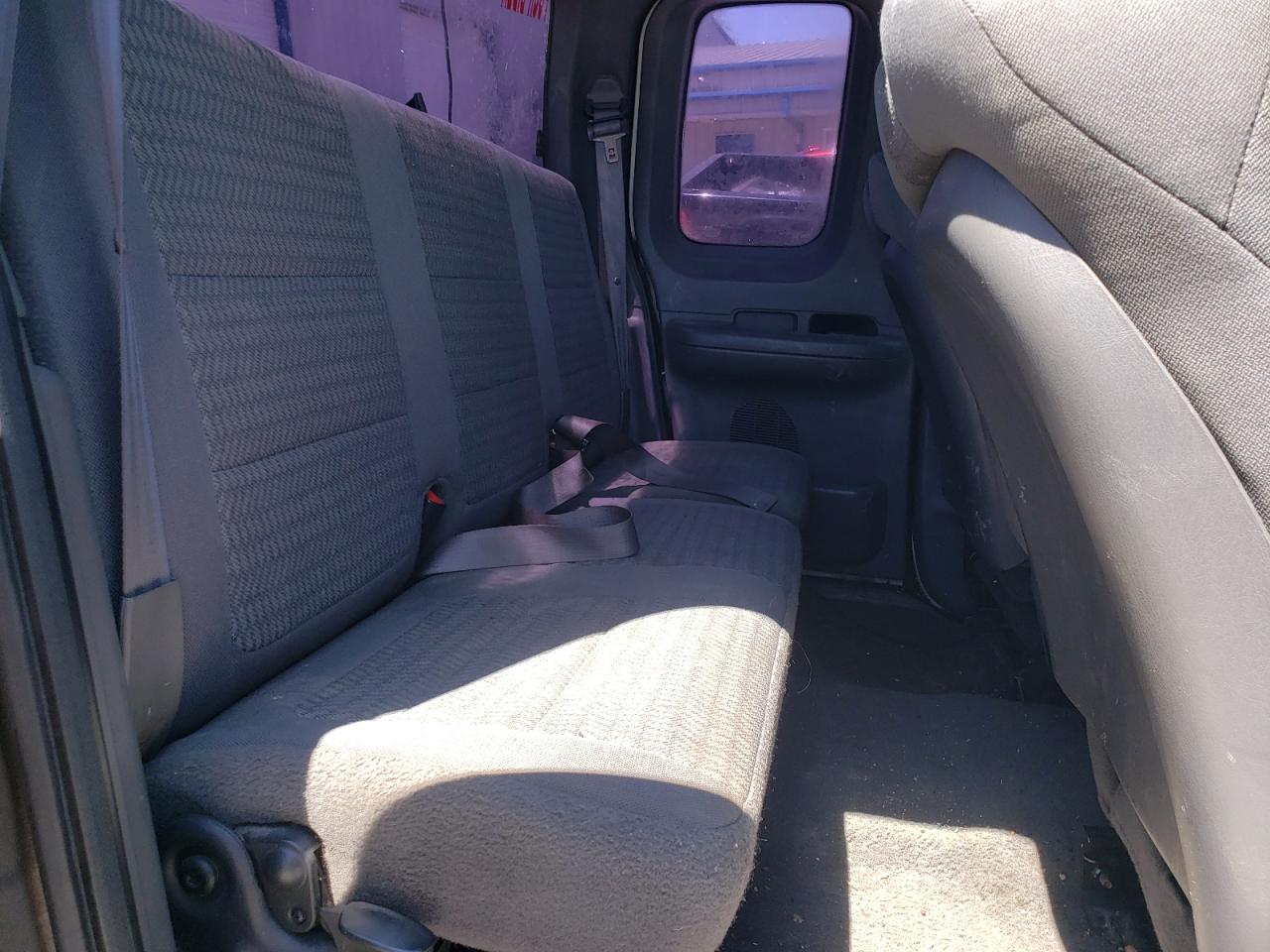 Photo 6 from auction – 2001 FORD F150 with VIN 1FTRX18W51NA84533