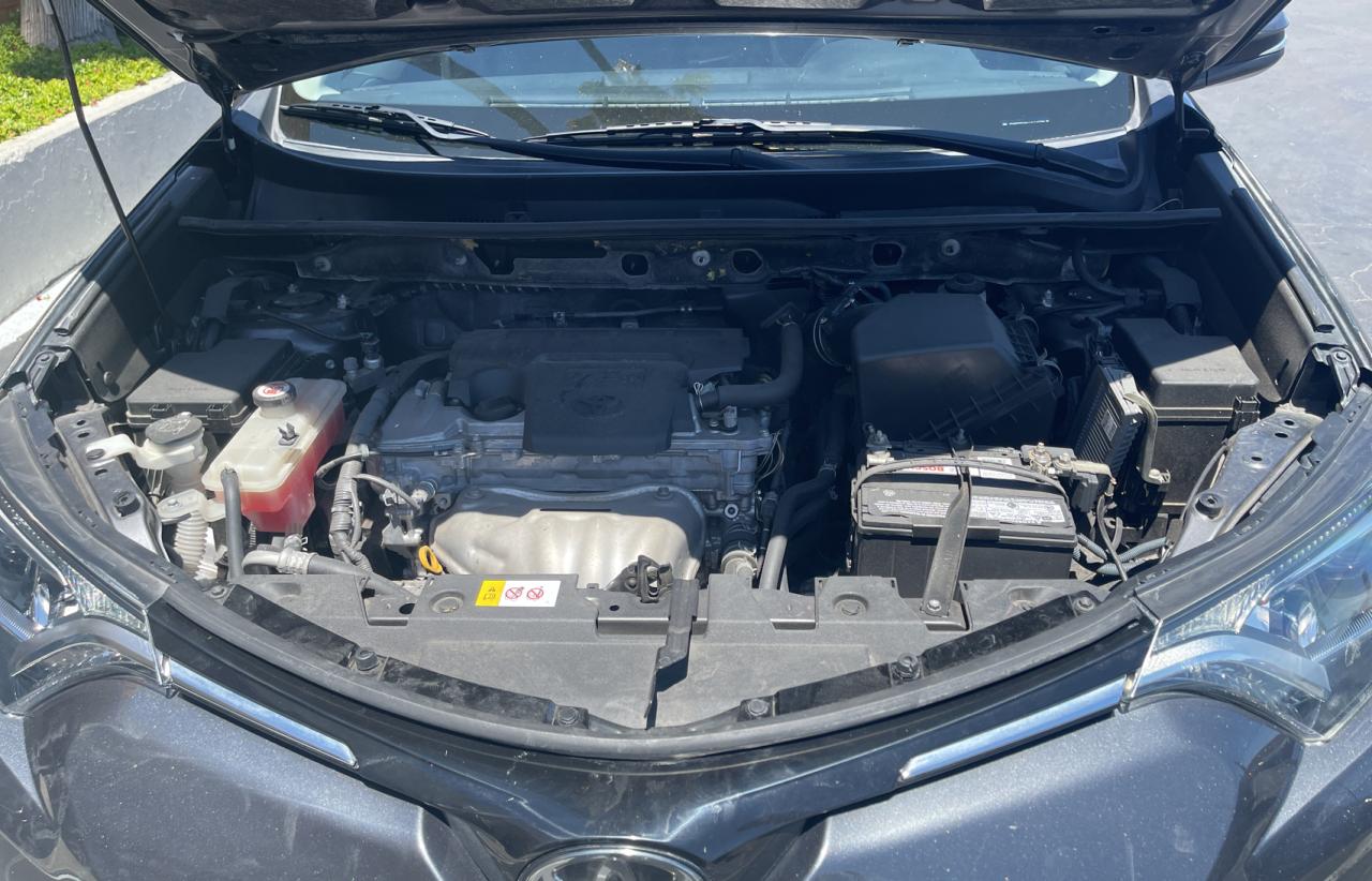 Photo 7 from auction – 2017 TOYOTA RAV4 XLE with VIN JTMWFREV6HJ111028