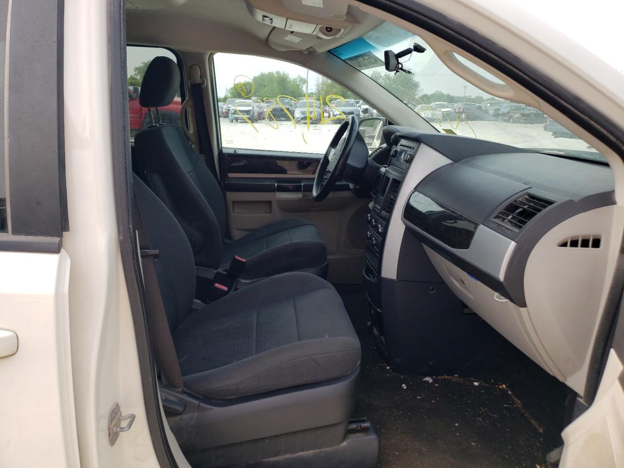 Photo 5 from auction – 2010 DODGE GRAND CARA with VIN 2D4RN5D16AR119125