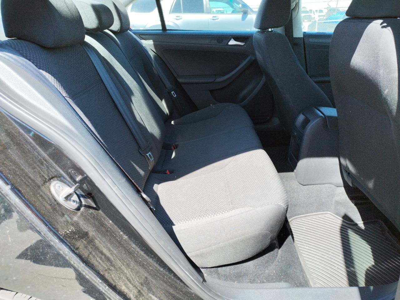 Photo 6 from auction – 2013 VOLKSWAGEN JETTA BASE with VIN 3VW2K7AJ9DM281010