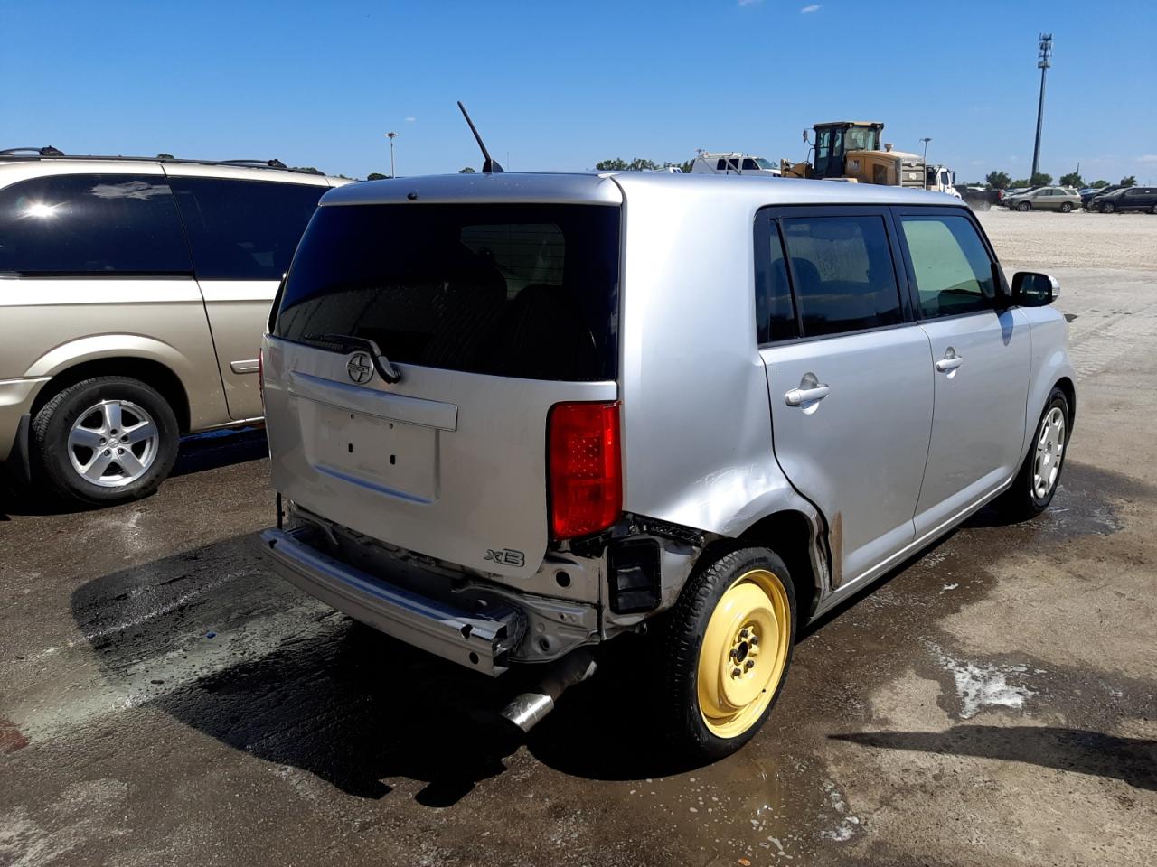 Photo 4 from auction – 2008 SCION XB with VIN JTLKE50E481035850
