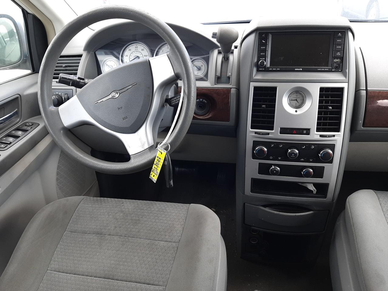 Photo 9 from auction – 2010 CHRYSLER TOWN & COU with VIN 2A4RR2D16AR456257