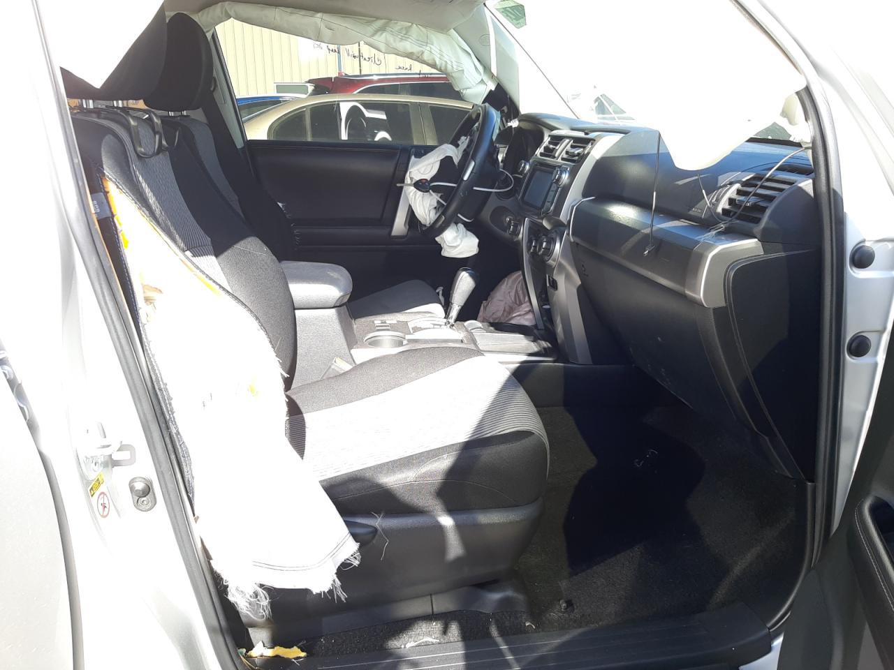 Photo 5 from auction – 2016 TOYOTA 4RUNNER SR with VIN JTEZU5JR5G5127907