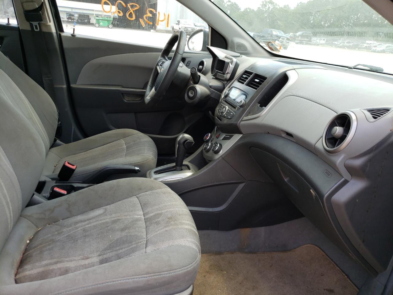 Photo 5 from auction – 2014 CHEVROLET SONIC LT with VIN 1G1JC5SH5E4157737