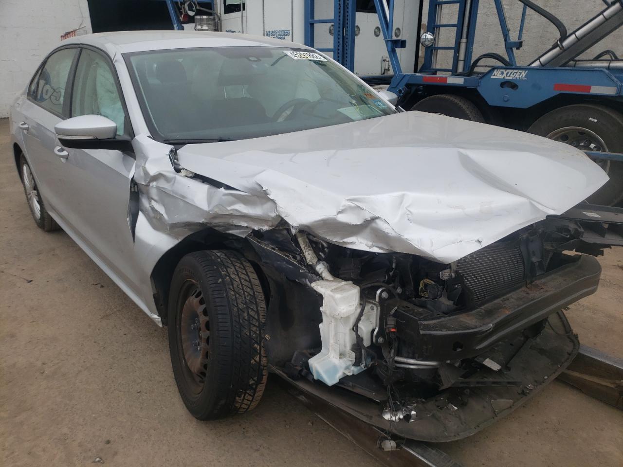 Photo 9 from auction – 2014 VOLKSWAGEN PASSAT S with VIN 1VWAT7A33EC024504