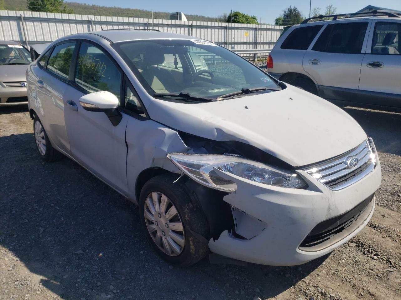 FORD FIESTA SE 2013 with VIN 3FADP4BJ4DM183065 - Photo from auction