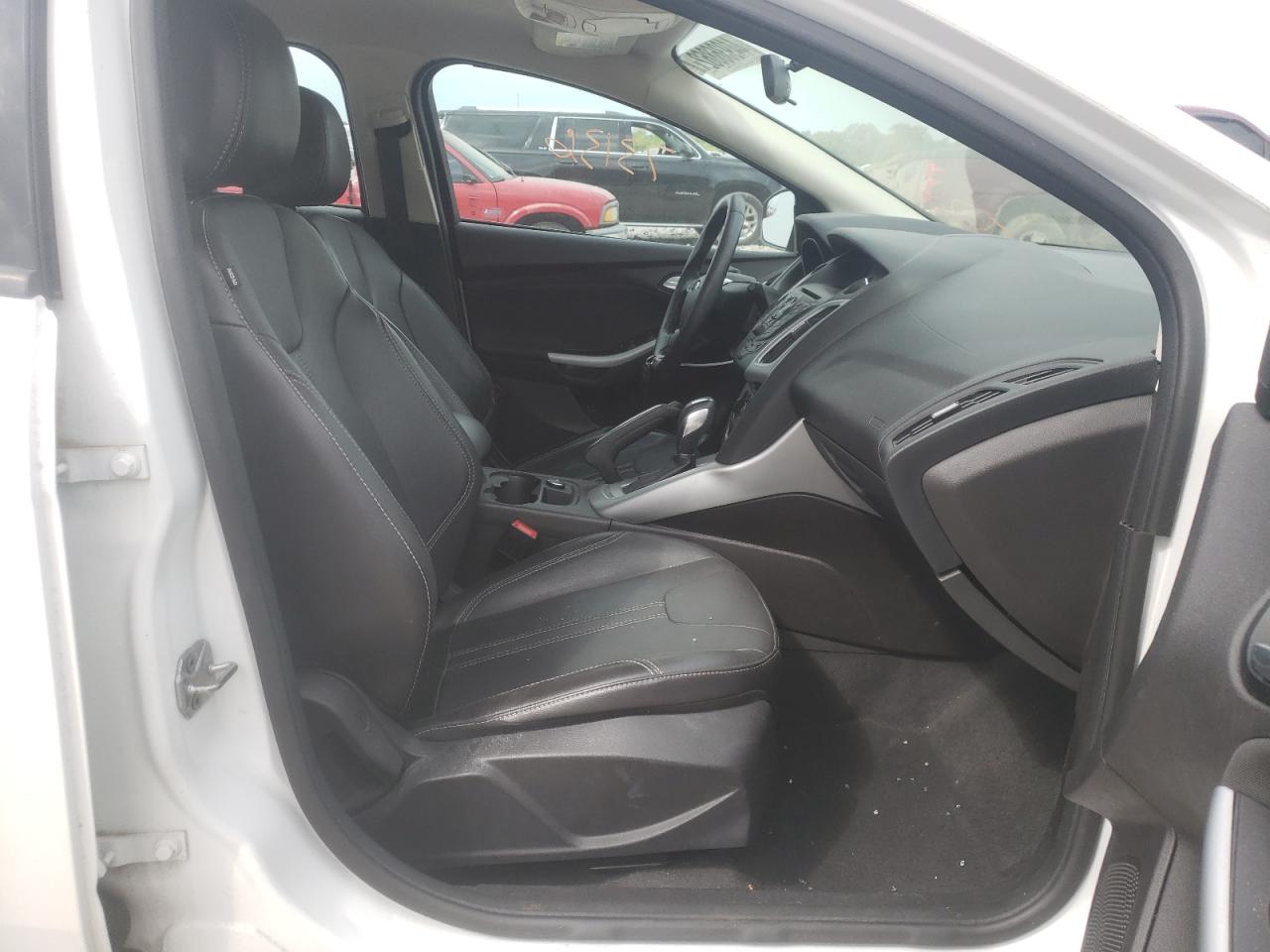 Photo 5 from auction – 2014 FORD FOCUS SE with VIN 1FADP3K20EL172845