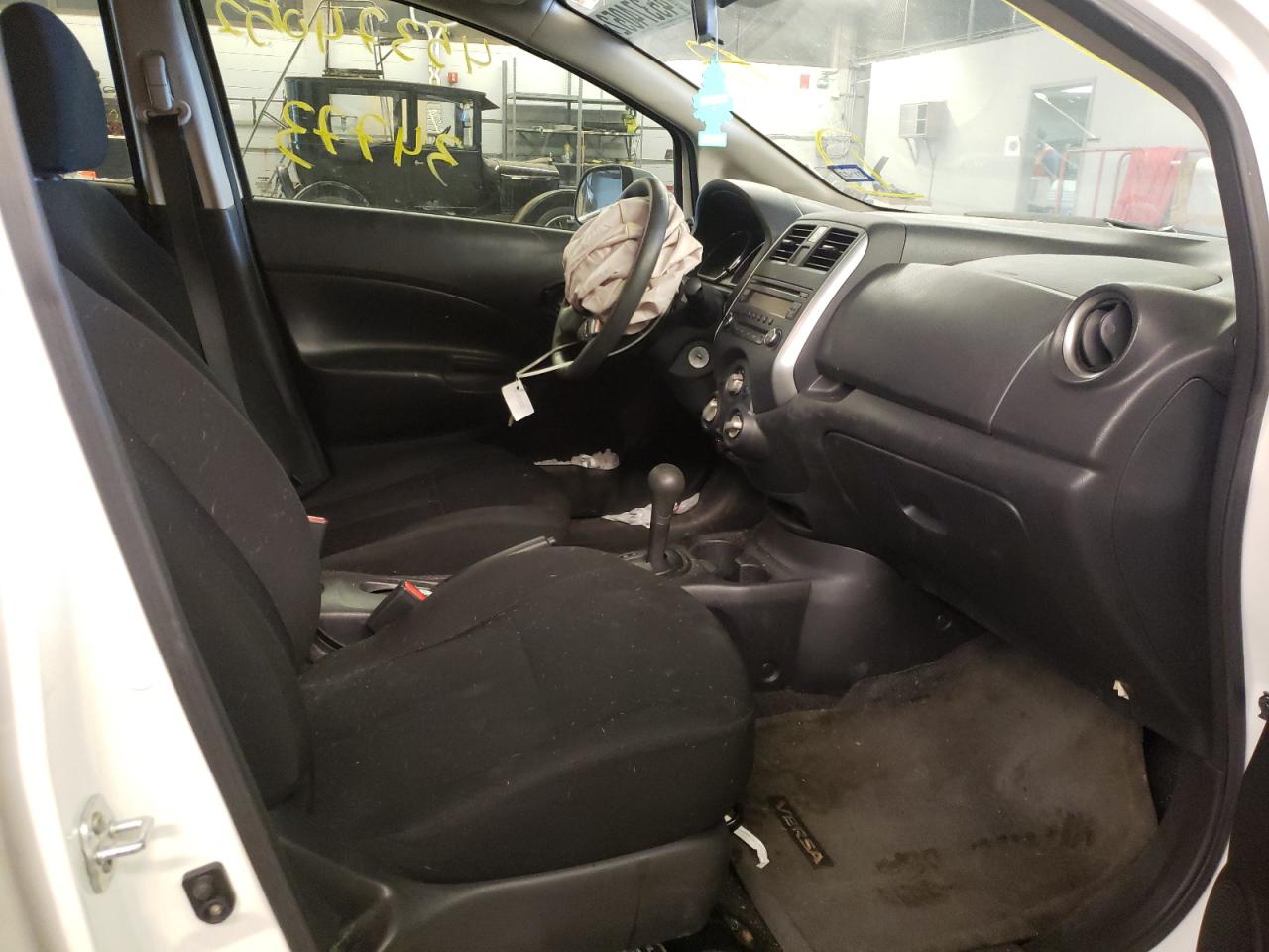 Photo 5 from auction – 2014 NISSAN VERSA NOTE with VIN 3N1CE2CP3EL428953