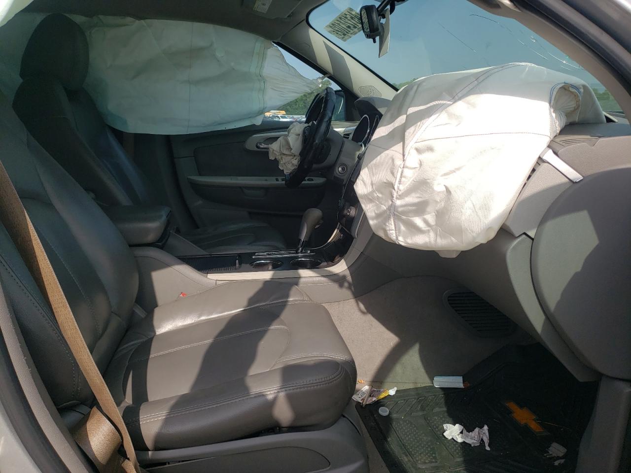 Photo 5 from auction – 2011 CHEVROLET TRAVERSE L with VIN 1GNKRFED0BJ126327