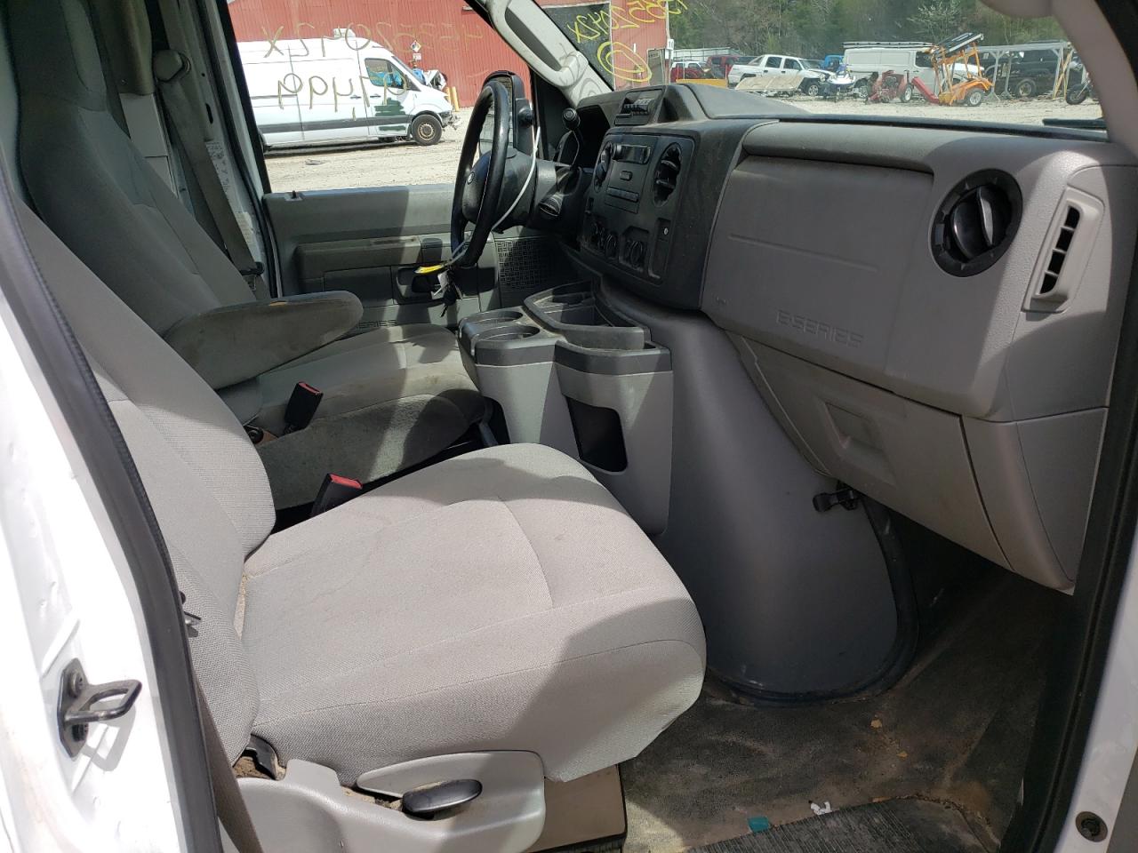 Photo 5 from auction – 2013 FORD ECONOLINE with VIN 1FDWE3FL8DDA92516