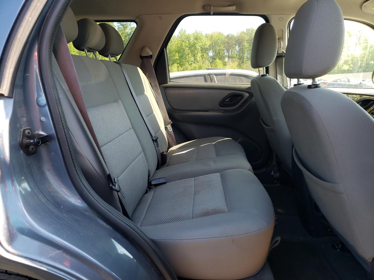 Photo 6 from auction – 2005 FORD ESCAPE XLT with VIN 1FMYU93165KB76302