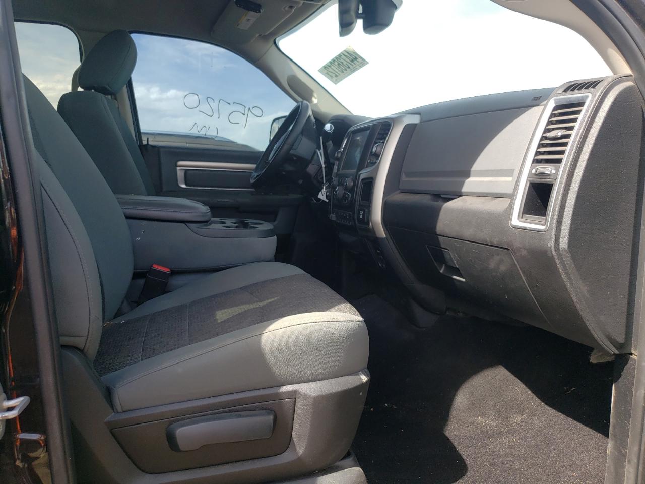 Photo 5 from auction – 2016 RAM 2500 SLT with VIN 3C6UR5DL5GG160770