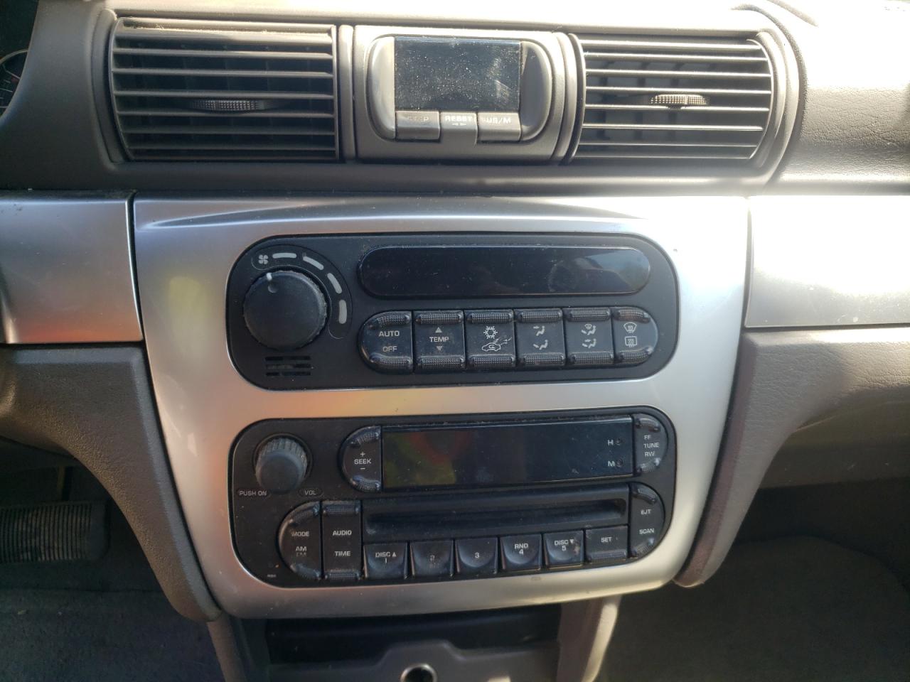 Photo 9 from auction – 2005 CHRYSLER SEBRING with VIN 1C3EL55R25N638332