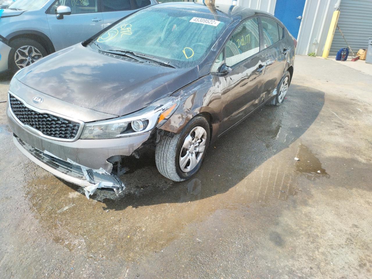 Photo 9 from auction – 2017 KIA FORTE LX with VIN 3KPFK4A72HE095686