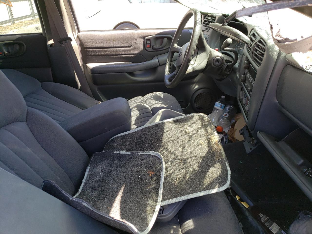 Photo 5 from auction – 2004 CHEVROLET BLAZER with VIN 1GNCS13X54K114938