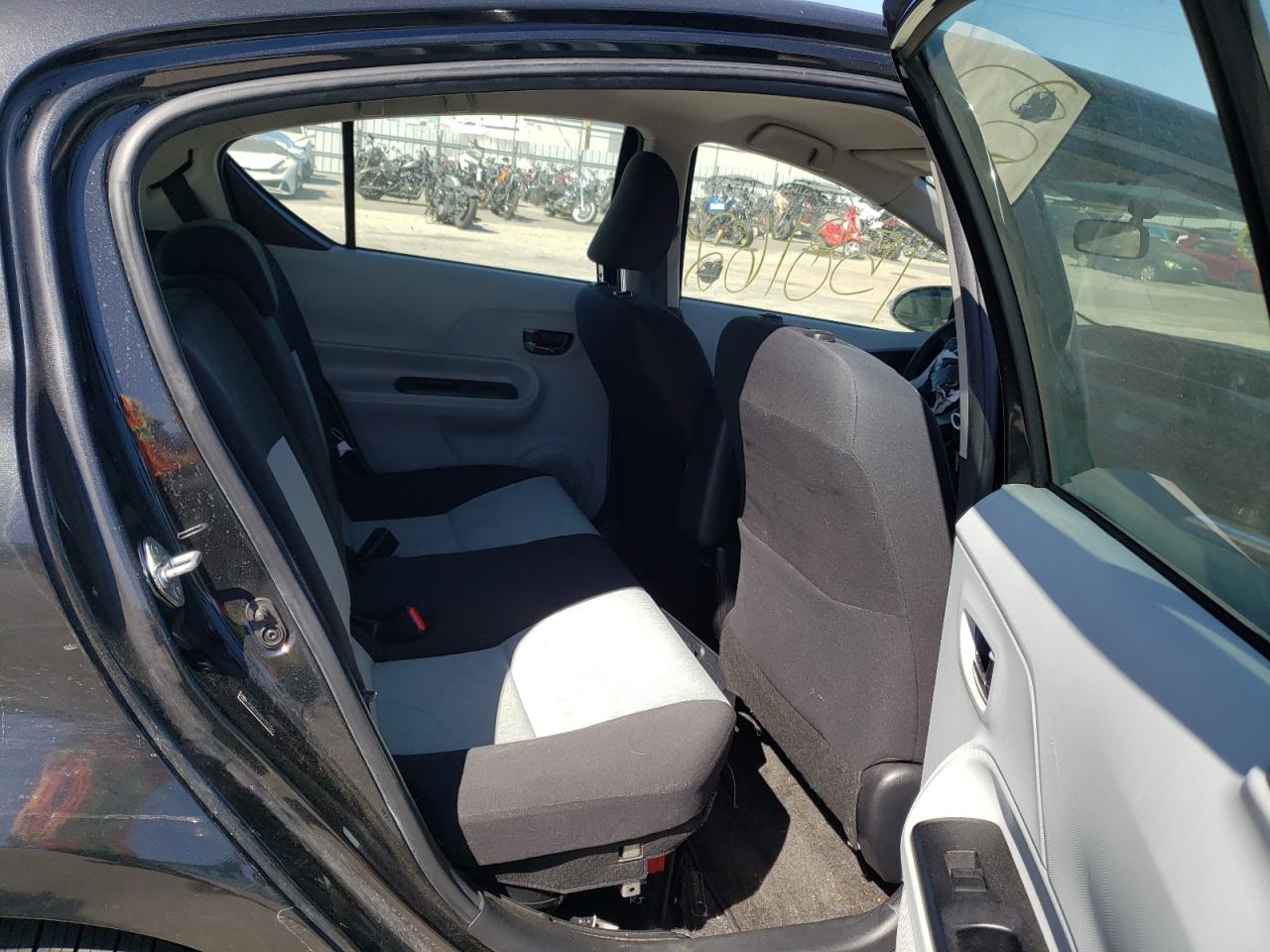 Photo 6 from auction – 2013 TOYOTA PRIUS C with VIN JTDKDTB32D1051392