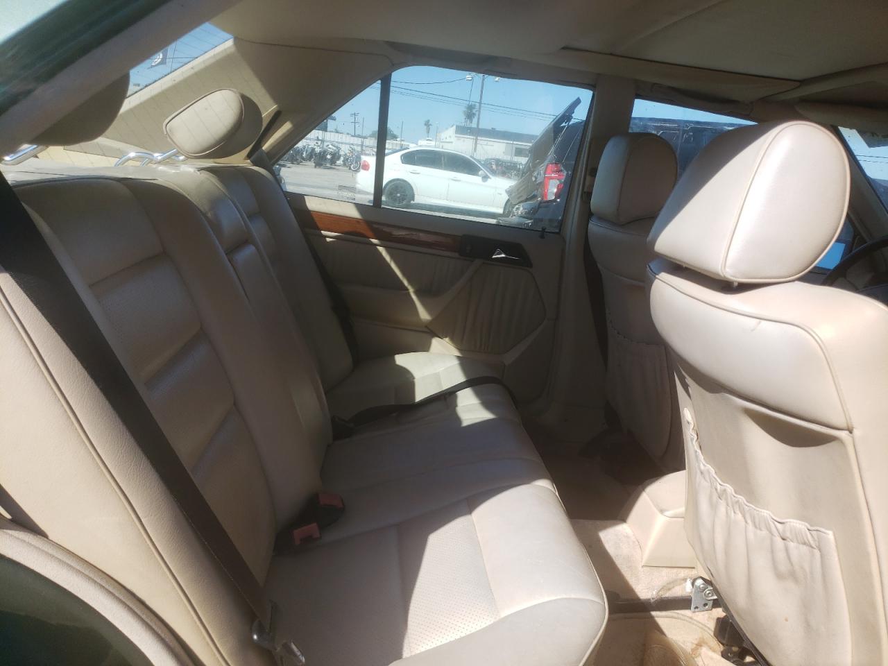 Photo 6 from auction – 1994 MERCEDES-BENZ E 320 with VIN WDBEA32E1RC125368