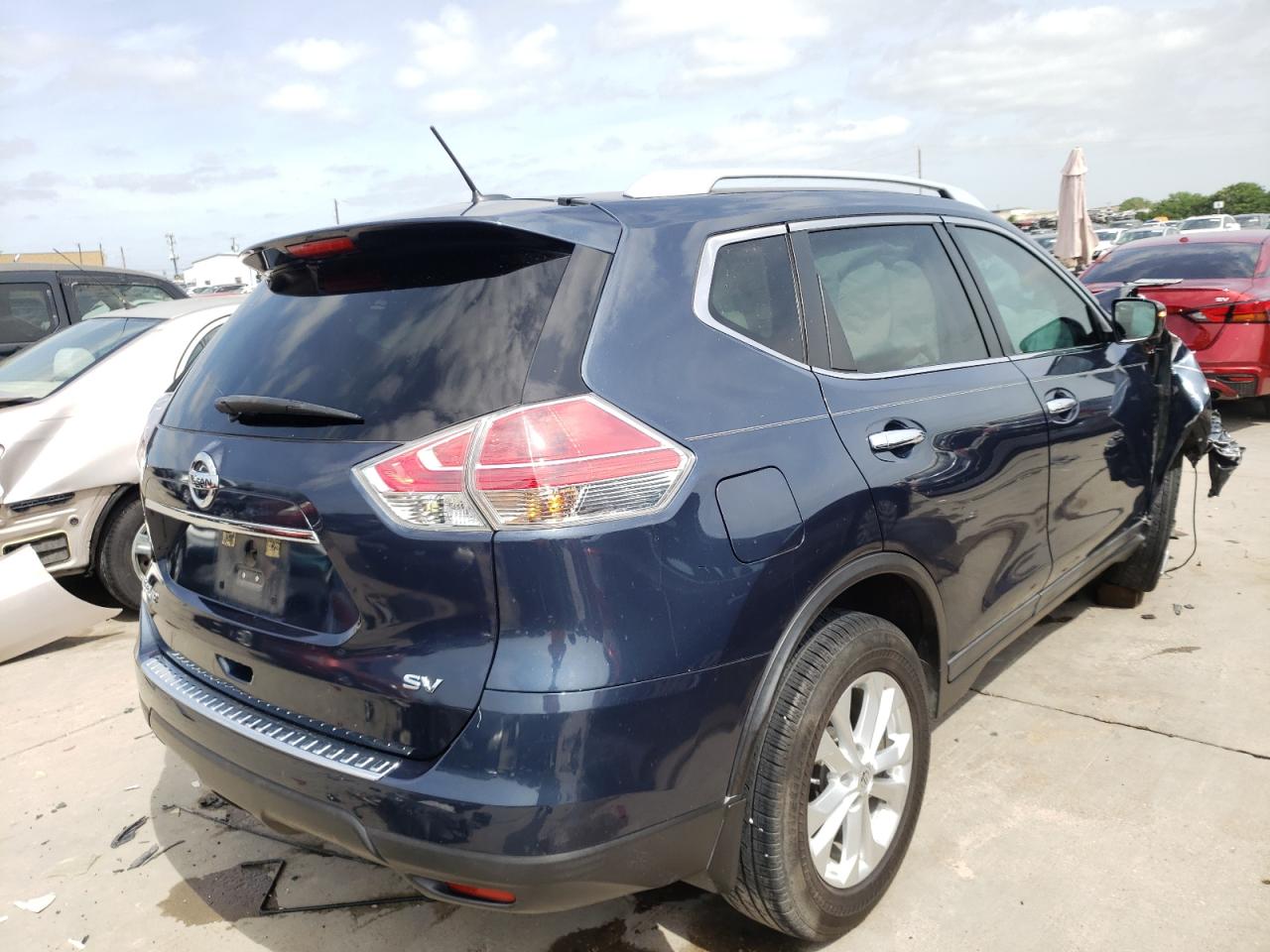 Photo 4 from auction – 2015 NISSAN ROGUE S with VIN 5N1AT2ML1FC818836
