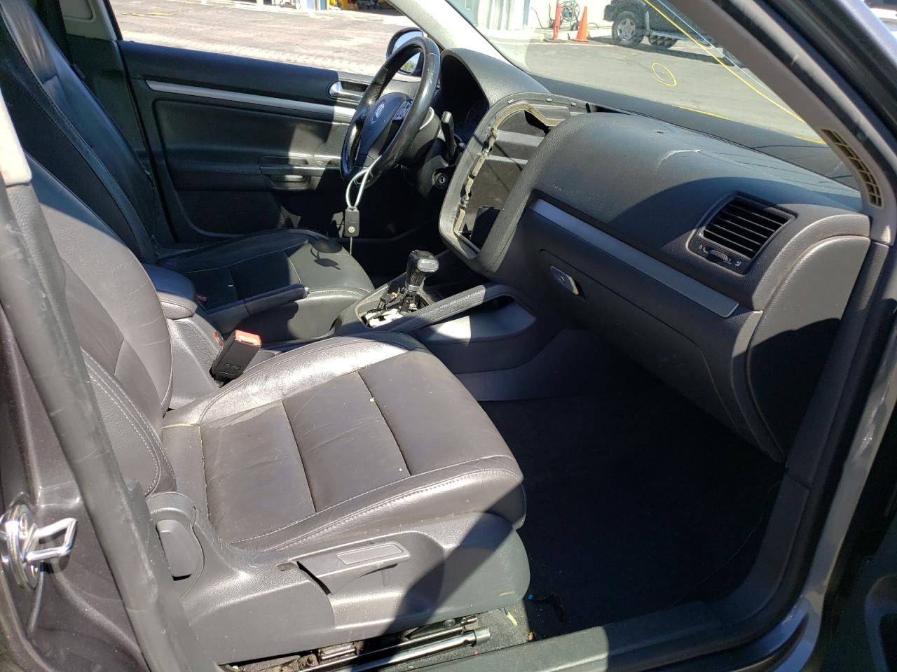 Photo 5 from auction – 2006 VOLKSWAGEN JETTA 2.5L with VIN 3VWDF71K66M634411