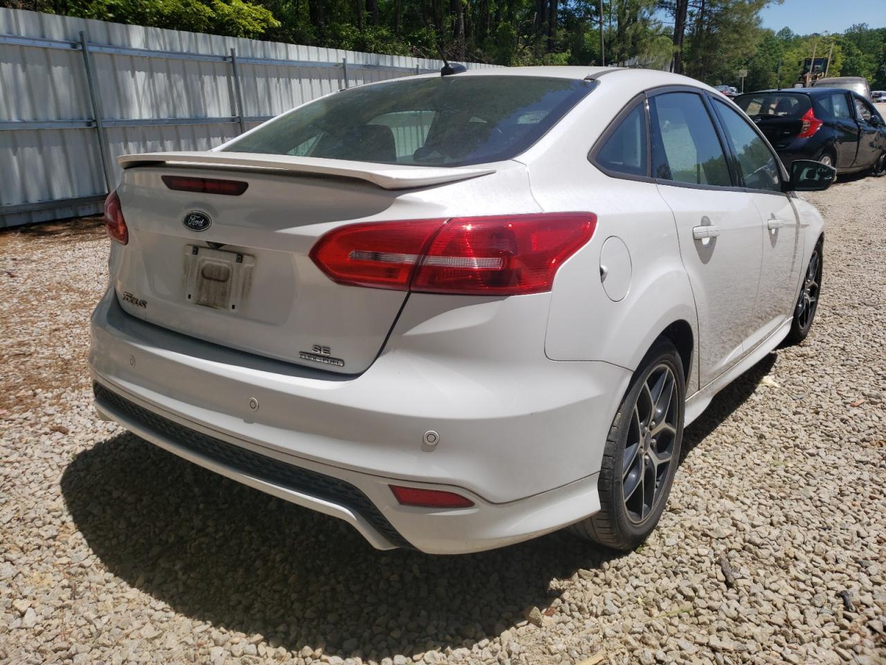 Photo 4 from auction – 2015 FORD FOCUS SE with VIN 1FADP3F2XFL354077