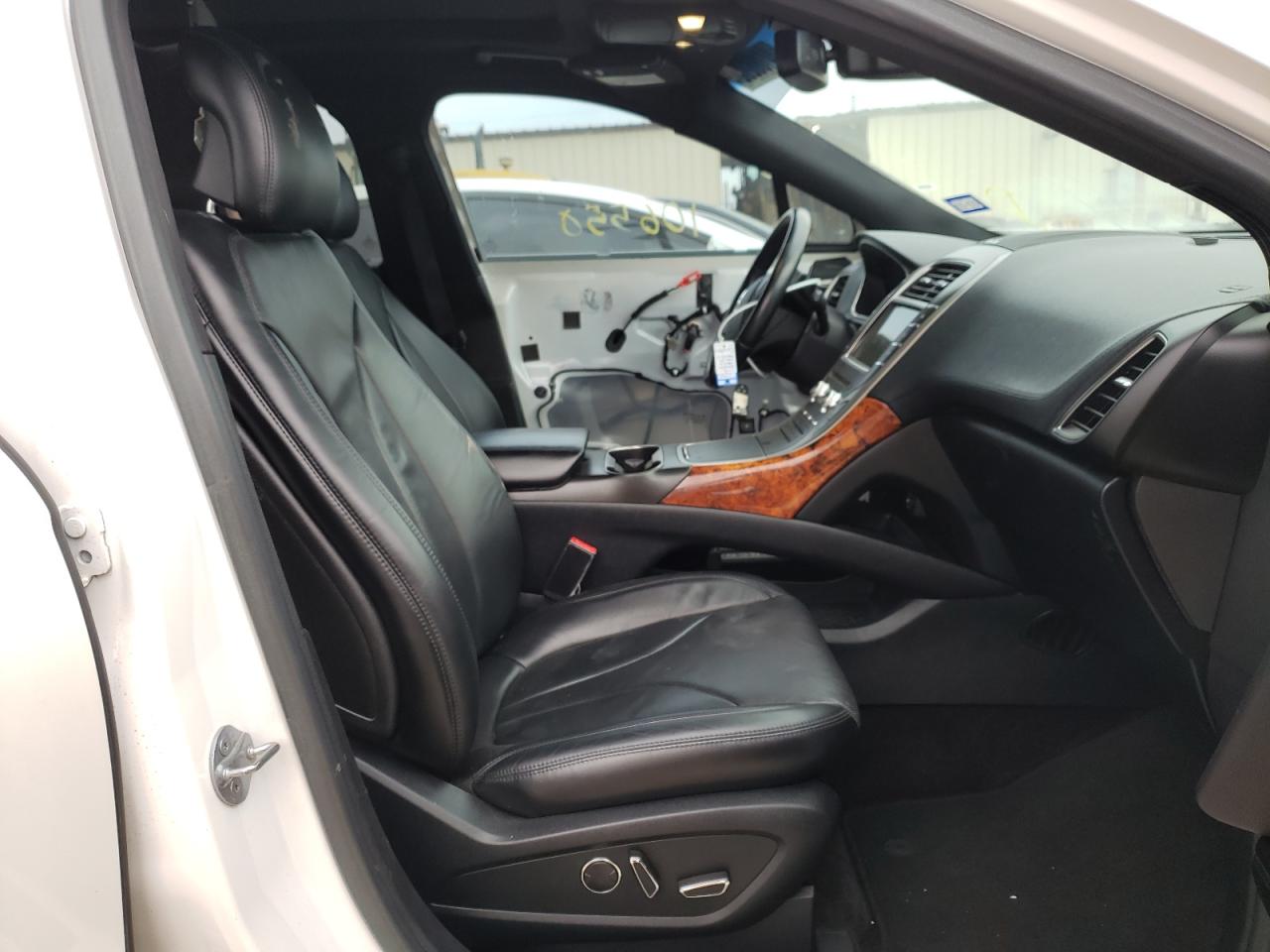 Photo 5 from auction – 2016 LINCOLN MKX RESERV with VIN 2LMTJ6LR8GBL66515