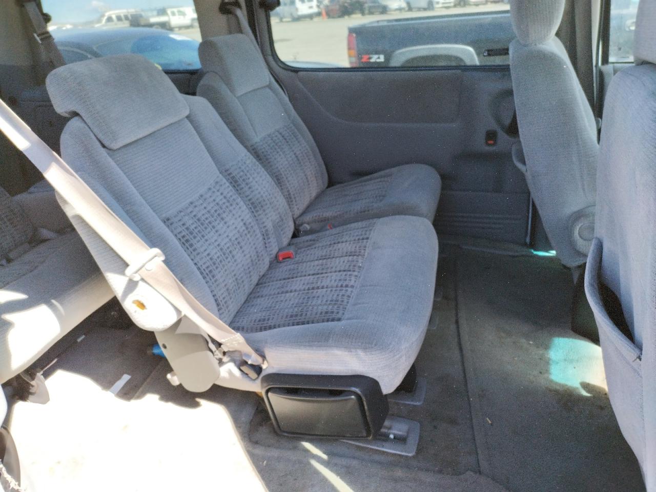 Photo 6 from auction – 2001 CHEVROLET VENTURE with VIN 1GNDX03E71D175299