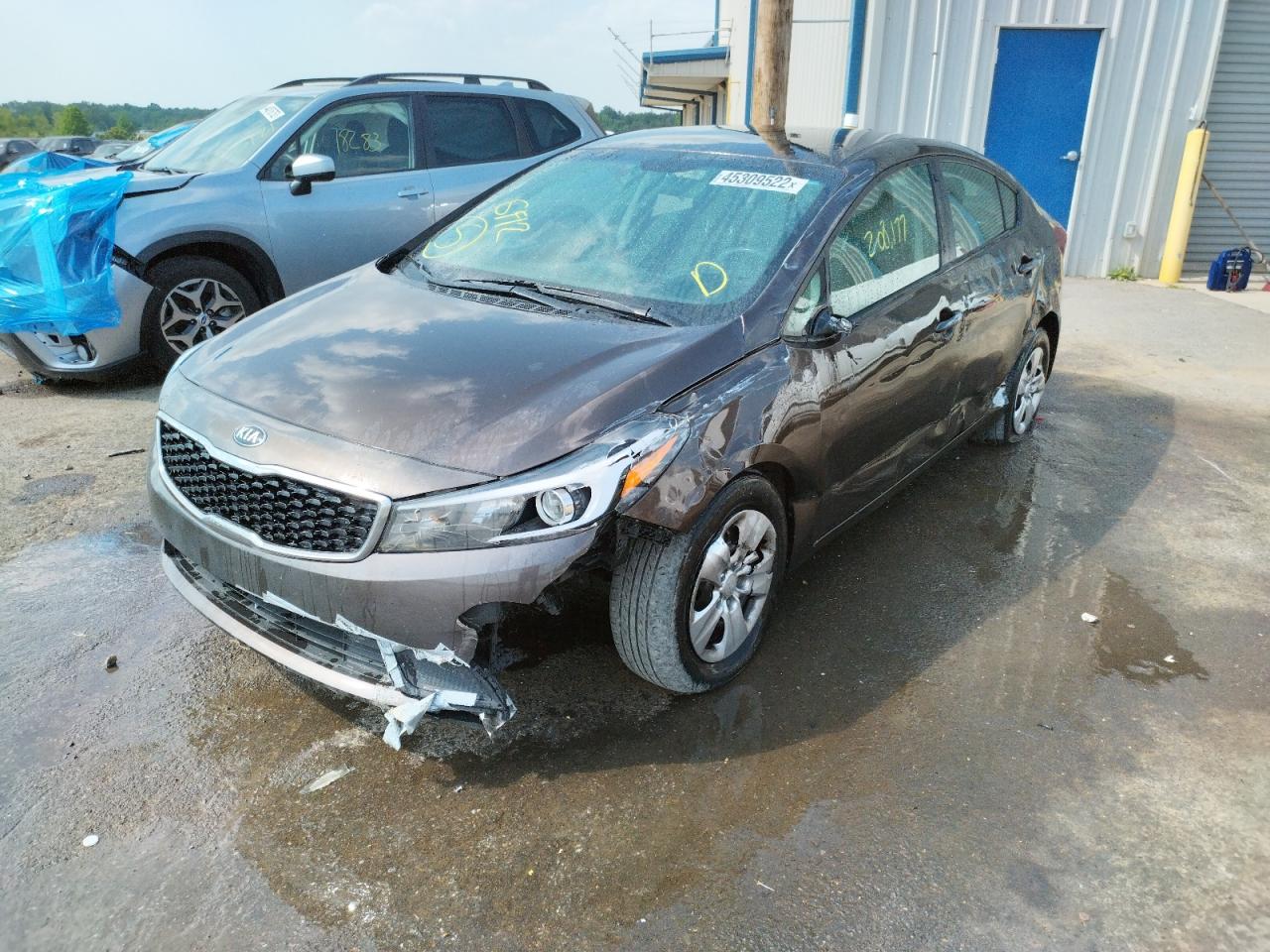 Photo 2 from auction – 2017 KIA FORTE LX with VIN 3KPFK4A72HE095686