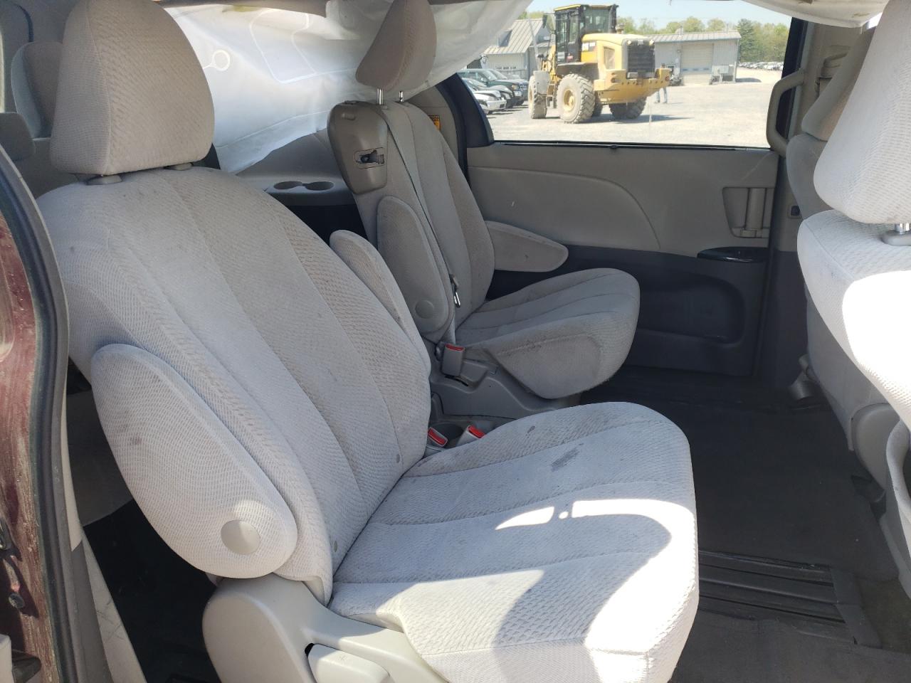 Photo 6 from auction – 2014 TOYOTA SIENNA LE with VIN 5TDKK3DC2ES406309