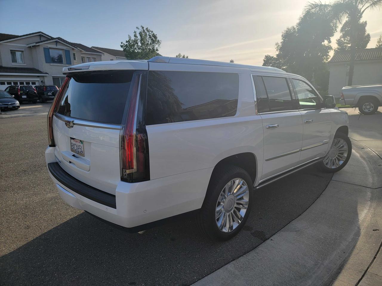 Photo 4 from auction – 2017 CADILLAC ESCALADE E with VIN 1GYS3KKJ3HR110995