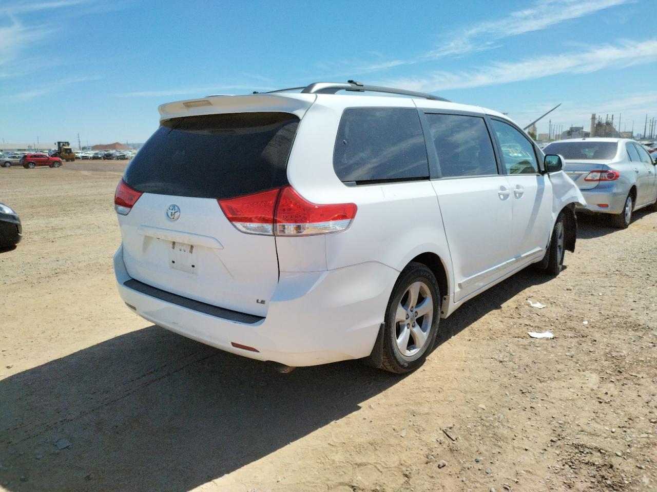 Photo 4 from auction – 2012 TOYOTA SIENNA LE with VIN 5TDKK3DCXCS182400