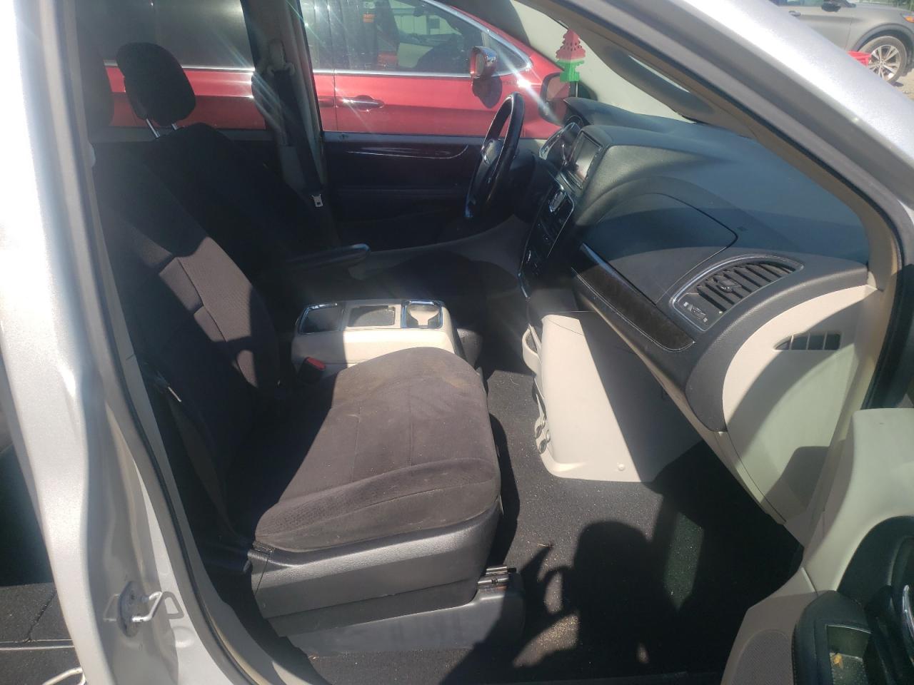 Photo 5 from auction – 2011 CHRYSLER TOWN & COU with VIN 2A4RR5DG2BR681668