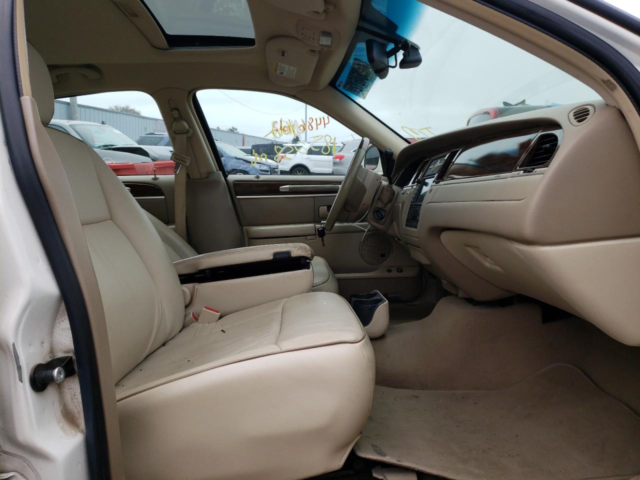 Photo 5 from auction – 2007 LINCOLN TOWN CAR D with VIN 1LNHM83V17Y616133