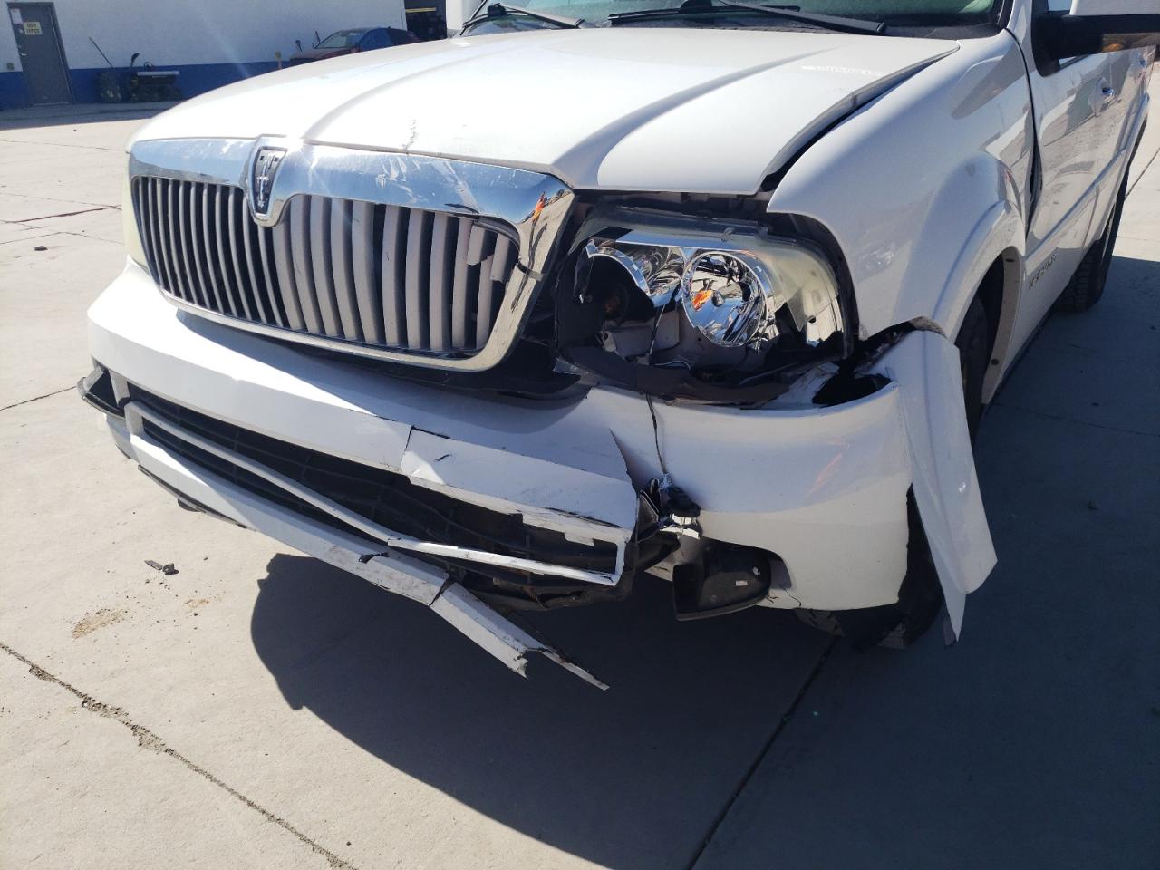 Photo 9 from auction – 2006 LINCOLN NAVIGATOR with VIN 5LMFU28596LJ02990