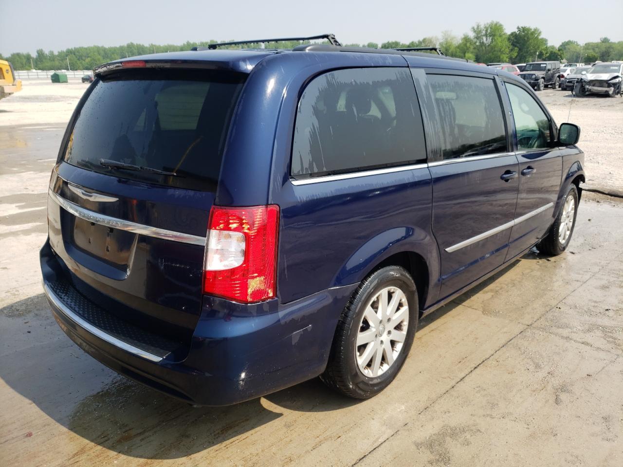 Photo 4 from auction – 2014 CHRYSLER TOWN & COU with VIN 2C4RC1BG8ER387361