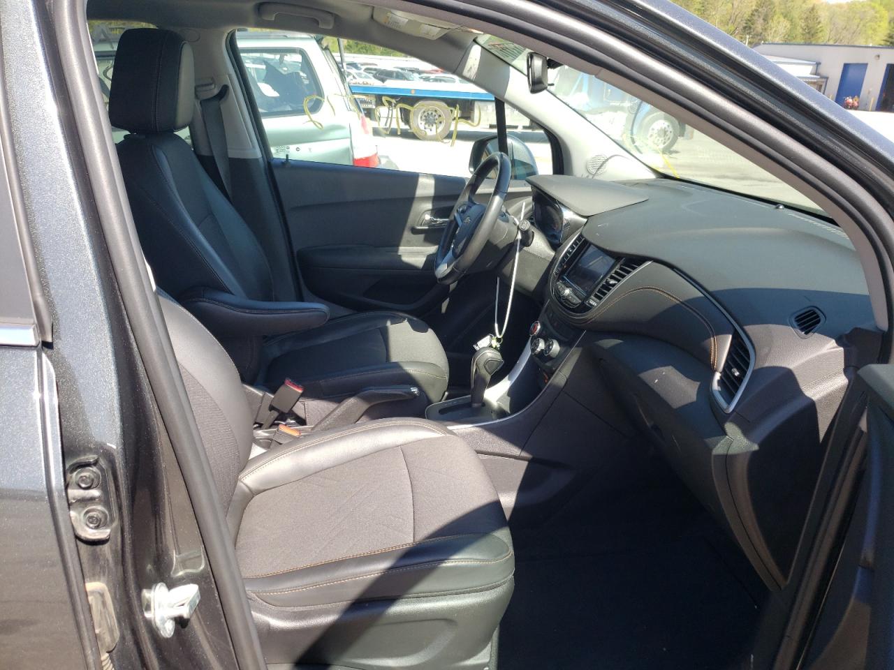 Photo 5 from auction – 2020 CHEVROLET TRAX 1LT with VIN 3GNCJPSB6LL177362