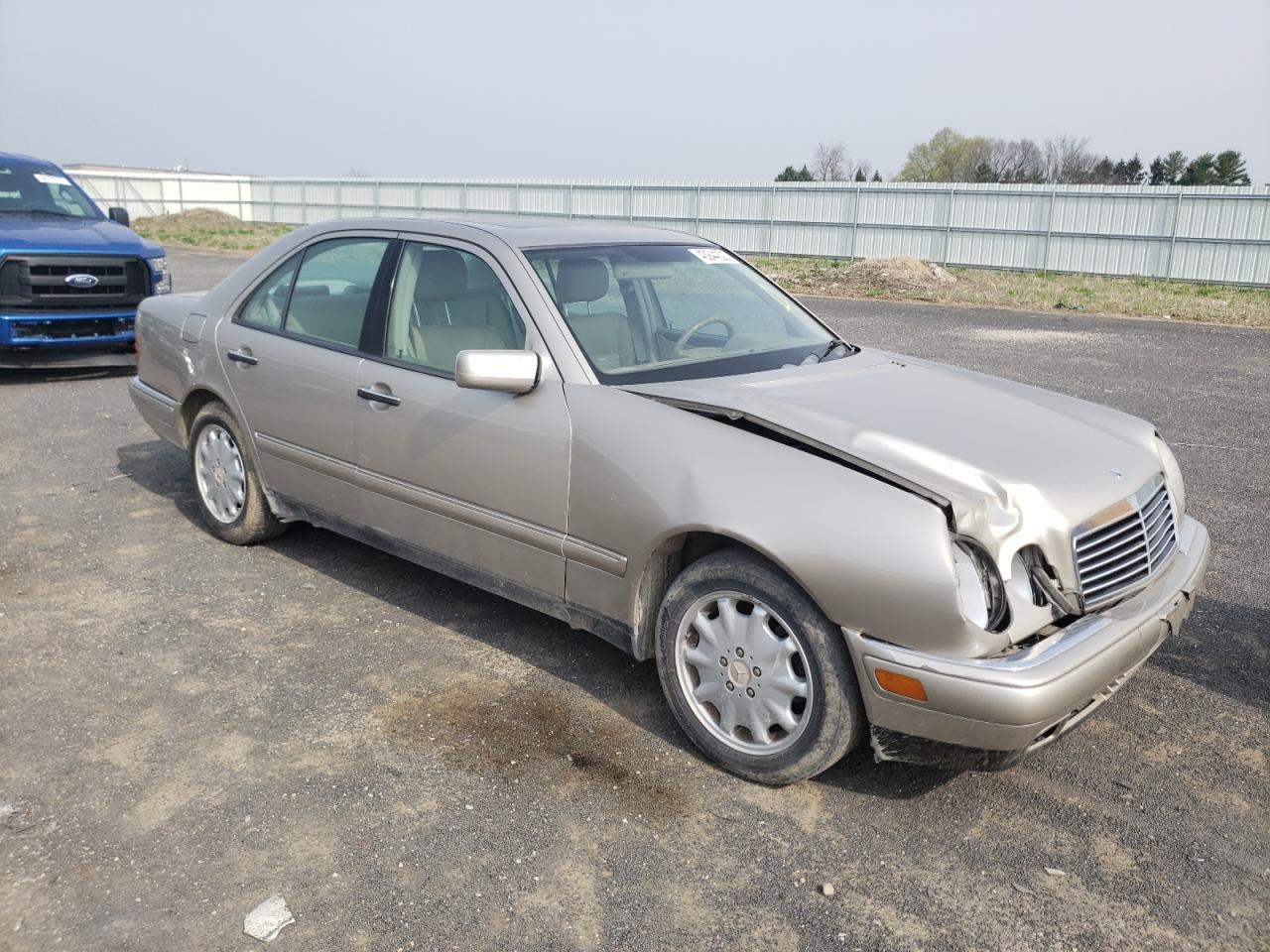 MERCEDES-BENZ E 320 1999 with VIN WDBJF65H4XA814983 - Photo from auction