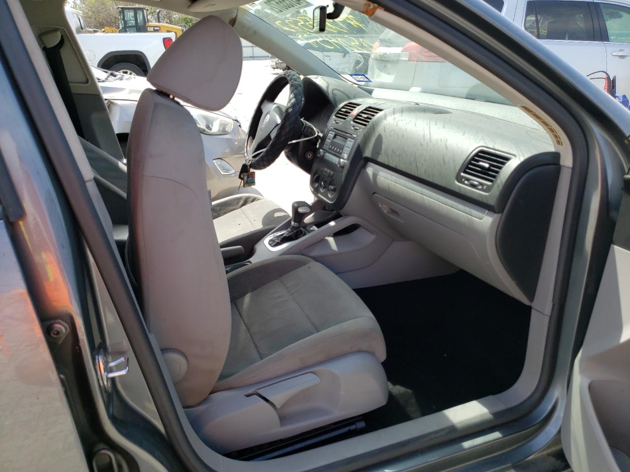 Photo 5 from auction – 2008 VOLKSWAGEN JETTA with VIN 3VWJM71K88M050457