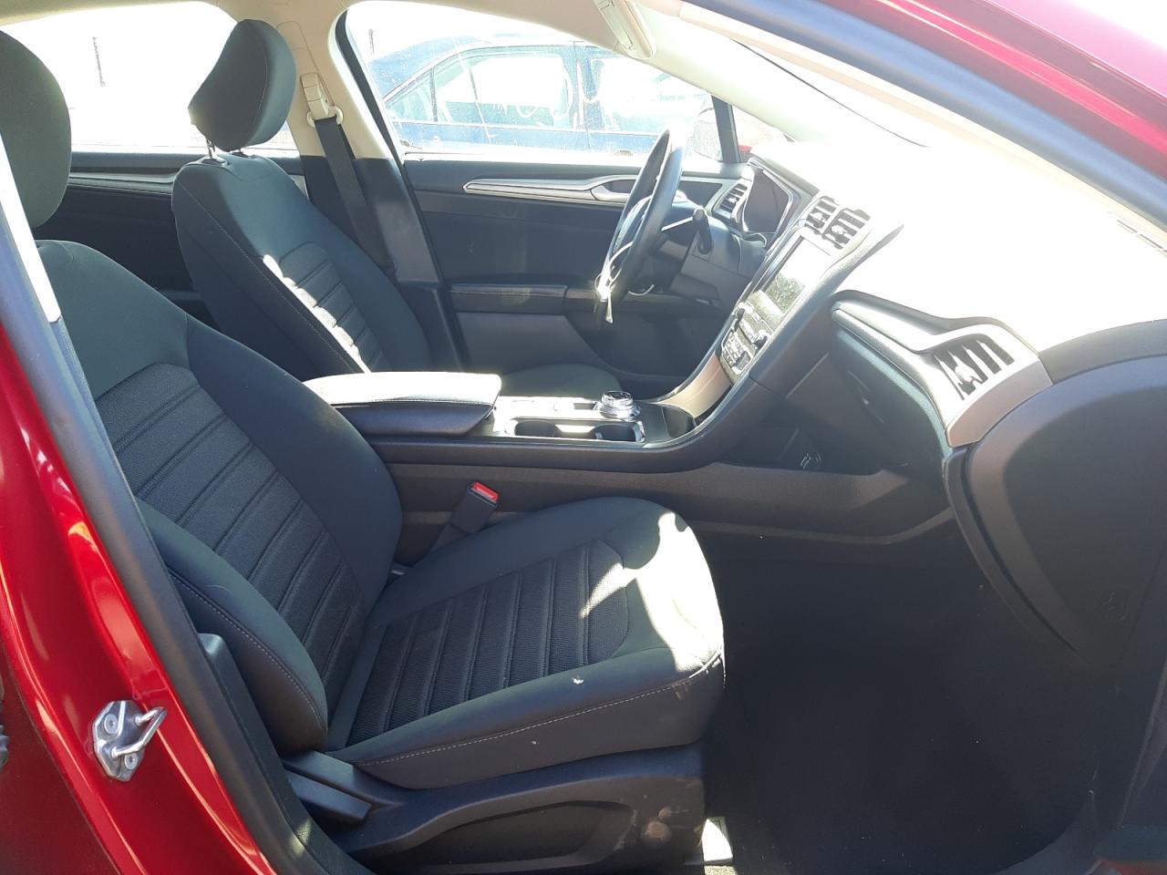 Photo 5 from auction – 2020 FORD FUSION SE with VIN 3FA6P0HD6LR229273
